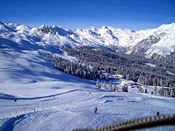 Ski-Abfahrt mit Snowsails