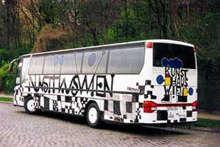 der Hundertwassrbus mit original Design von Friedensreich Hundertwasser 