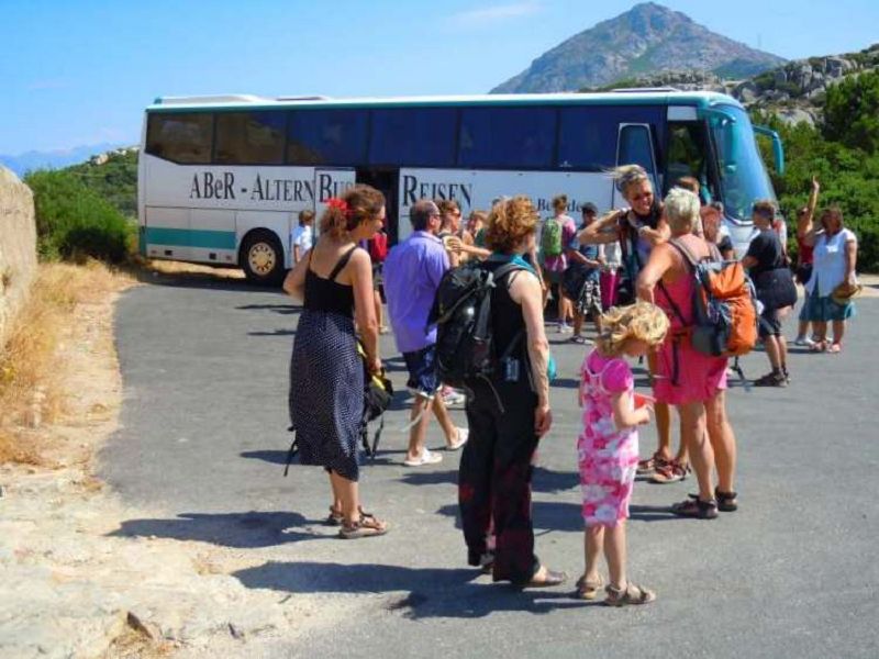 Reisegruppe vor Sleepliner Reisegruppe vor Sleepliner