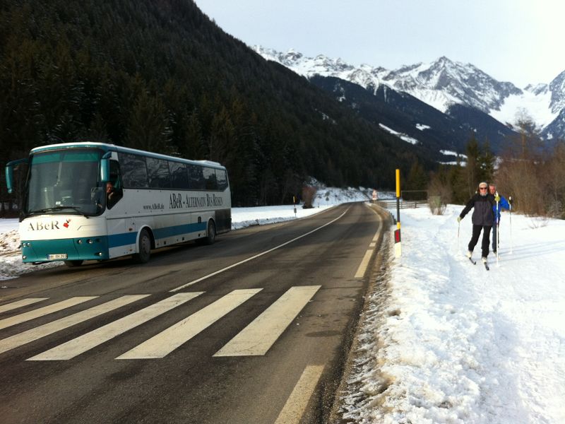 Wer gewinnt? Rennen mit Langläufern Wer gewinnt? Rennen mit Langläufern